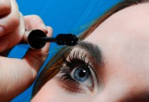 How to remove waterproof mascara